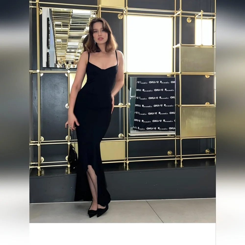 Elegant Black Women's Dress - Picture 5 of 11